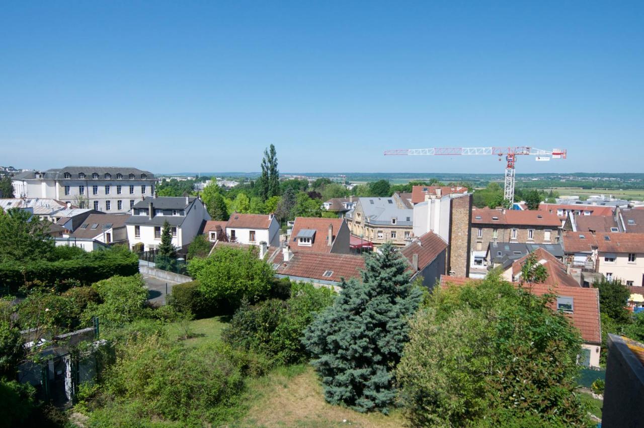 Appart'Hotel Versailles Saint Cyr L'Ecole - Gare Sncf A 100M Et Parking Prive 外观 照片