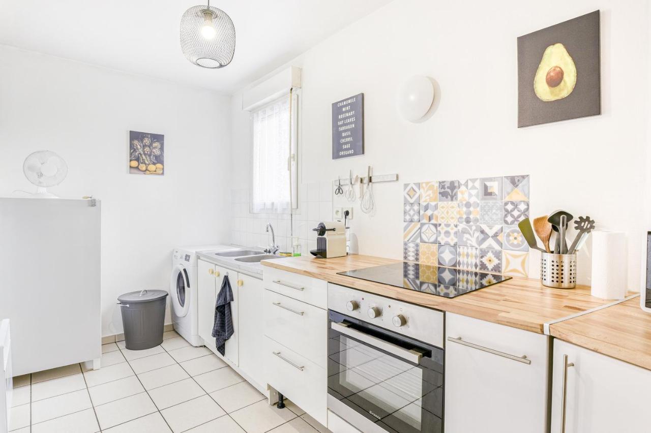 Appart'Hotel Versailles Saint Cyr L'Ecole - Gare Sncf A 100M Et Parking Prive 外观 照片