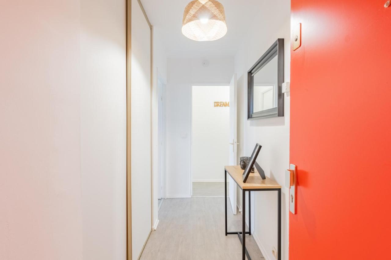 Appart'Hotel Versailles Saint Cyr L'Ecole - Gare Sncf A 100M Et Parking Prive 外观 照片