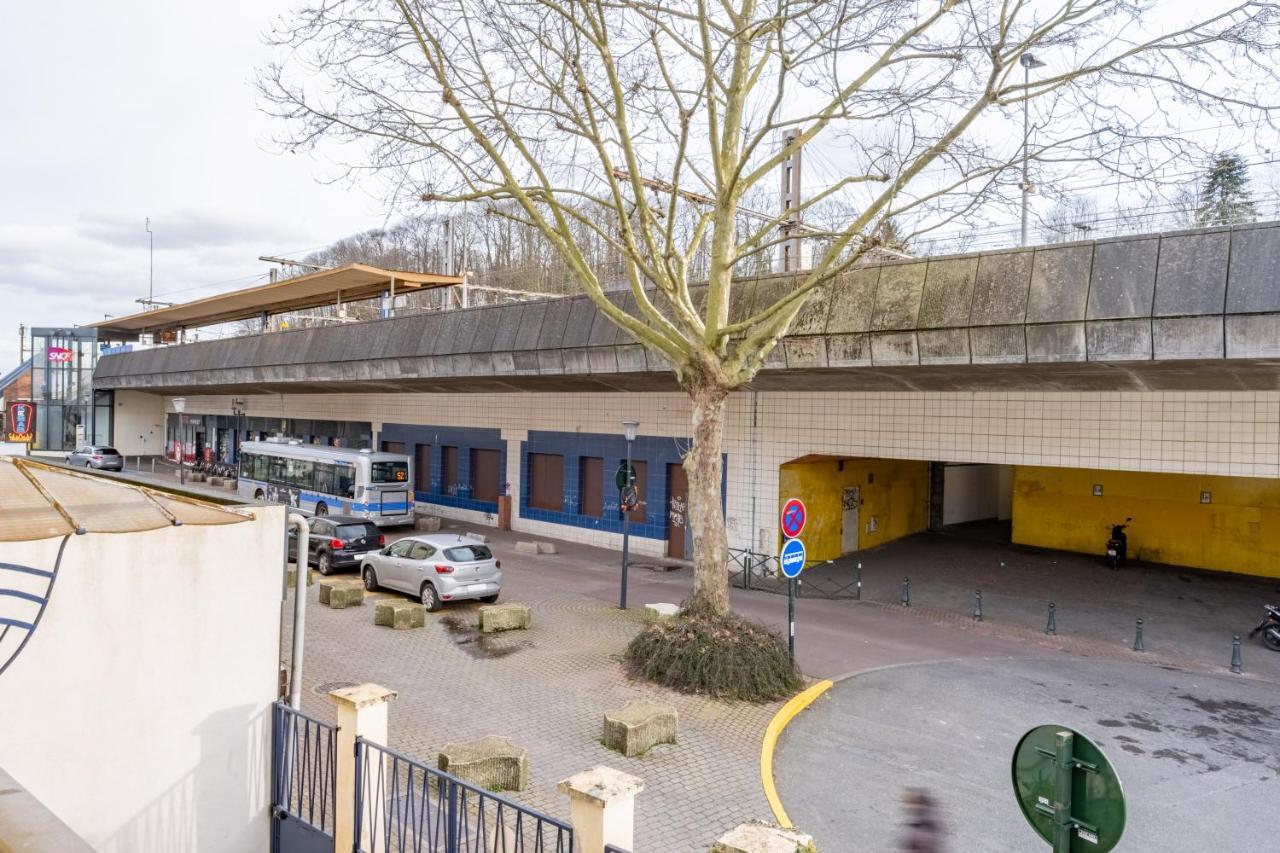 Appart'Hotel Versailles Saint Cyr L'Ecole - Gare Sncf A 100M Et Parking Prive 外观 照片